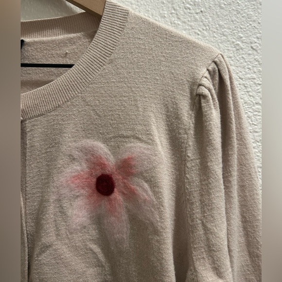 NWOT Aaeda long-sleeve vintage look cardigan sweater with floral appliques XL - Picture 9 of 9